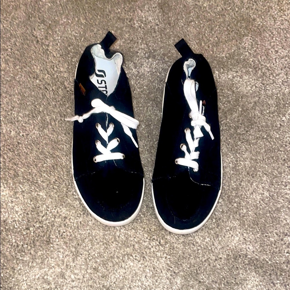 STQ slip in tennis shoesStylish in black size 8.5